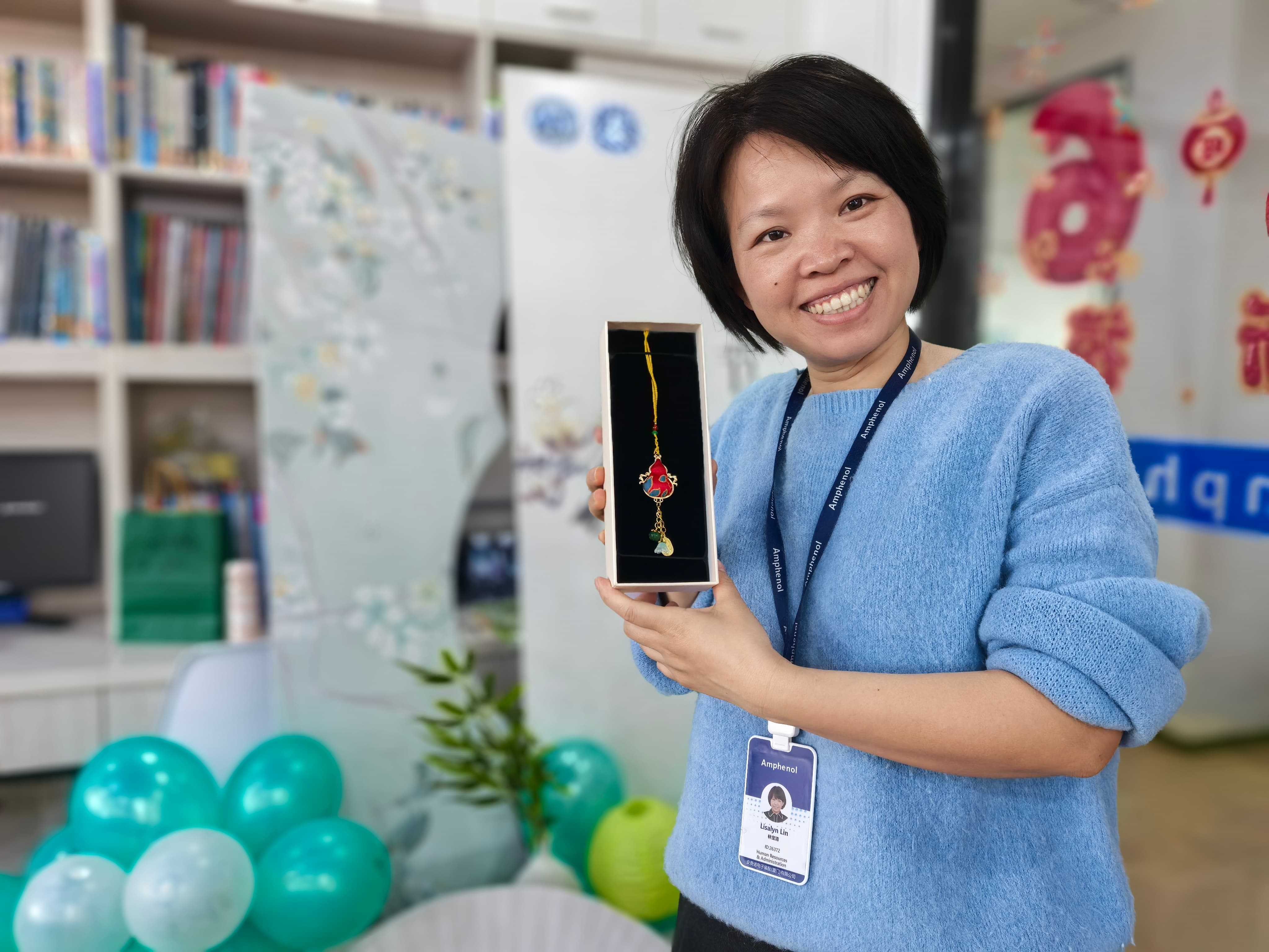 A Touch of Song Brocade, Myriad Shades of Grace